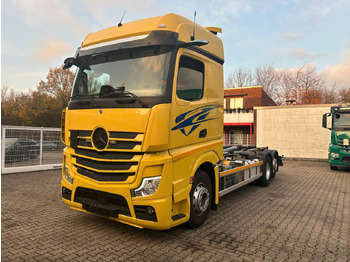 شاحنة ذات الخطاف MERCEDES-BENZ Actros 2545