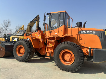 اللودر بعجل DOOSAN
