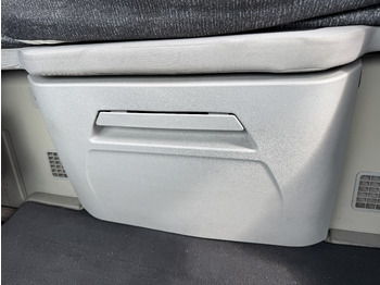 الكابينة والداخلية FORD