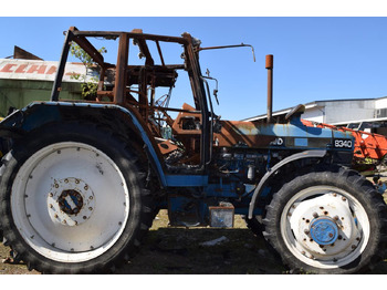 جرار New Holland 8340 *zur Teileverwertung*: صور 4 جرار New Holland 8340 *zur Teileverwertung*: صور 4