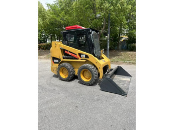 شيول صغير CAT 226B3: صور 2 شيول صغير CAT 226B3: صور 2