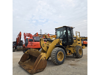 اللودر بعجل CATERPILLAR 924K