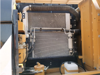 حفارات زحافة CATERPILLAR 320D