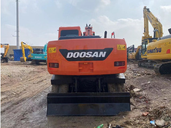 حفارة على عجلات DOOSAN DX150W