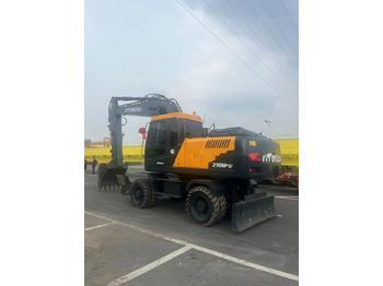 Hyundai 210W-9 إيجار Hyundai 210W-9: صور 1