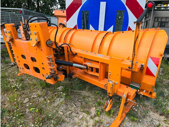 كاسحة ثلوج UNIMOG