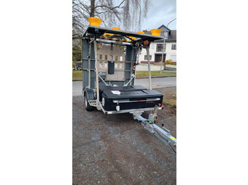 مقطورة Nissen LED Absperrtafel ABIS Dora Fat Fahrbare Verkehrsleittafel Verkehrsleitanhänger Verkehrssicherungsanhänger Leitanhänger Sperrwand: صور 3