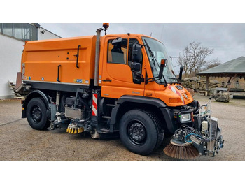 سياره كنس شوارع UNIMOG U400