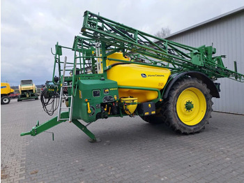 آلة الرش المقطورة JOHN DEERE