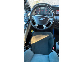 Interior photo 1: شاحنة جرار MAN TGX 18.440 4x2