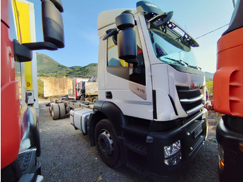بصندوق مغلق شاحنة IVECO Stralis