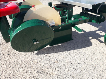 جديد آلة زراعة البطاطس GARMACH Transplanteur à Mini-Mottes 2 rangs: صور 5