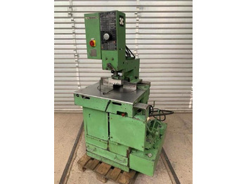 آلة تصنيع المعادن