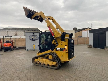 شيول صغير CATERPILLAR