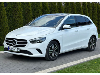 سيدان MERCEDES-BENZ