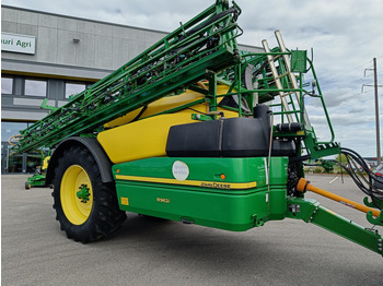 آلة الرش المقطورة JOHN DEERE