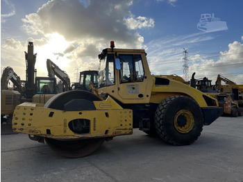 مدحلة BOMAG
