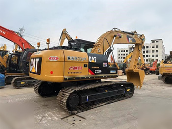 حفارات زحافة CATERPILLAR 323D