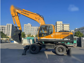 حفارة على عجلات HYUNDAI
