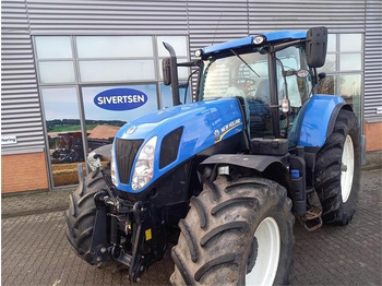 جرار NEW HOLLAND T7.220