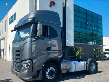 شاحنة جرار IVECO S-WAY