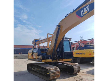 حفارات زحافة CATERPILLAR 320D2
