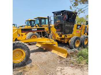 آلة تسوية الأرض CATERPILLAR 140H