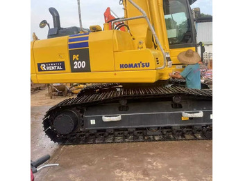 حفارة KOMATSU PC200-8