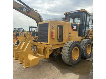 آلة تسوية الأرض CATERPILLAR 140K