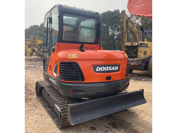 حفارات زحافة DOOSAN DX60