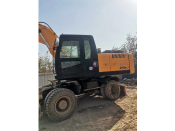 حفارة على عجلات HYUNDAI R210