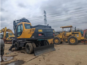 حفارة على عجلات VOLVO