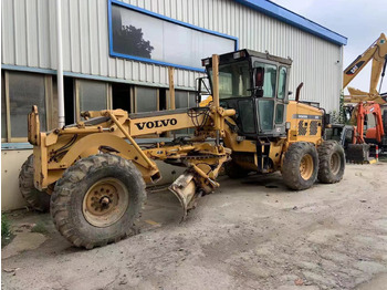 آلة تسوية الأرض VOLVO