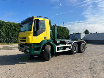 شاحنة ذات الخطاف IVECO Trakker