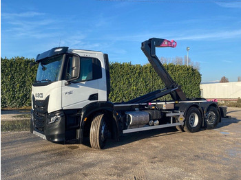 شاحنة ذات الخطاف IVECO X-WAY