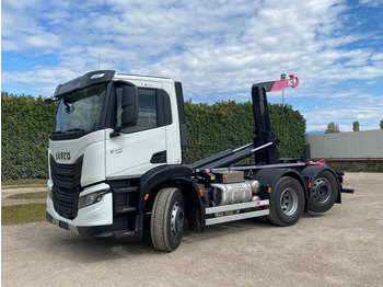 شاحنة ذات الخطاف IVECO X-WAY