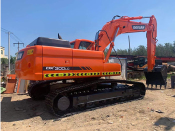 حفارات زحافة DOOSAN DX300LC