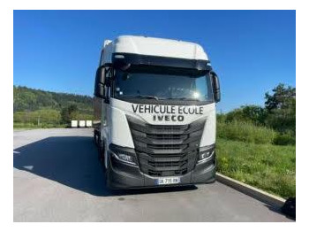 شاحنة جرار IVECO S-WAY