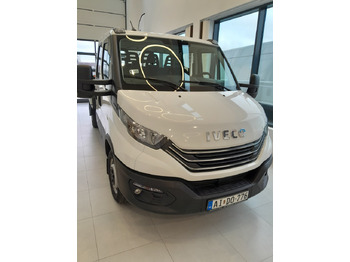 الشاحنات الصغيرة المسطحة IVECO Daily