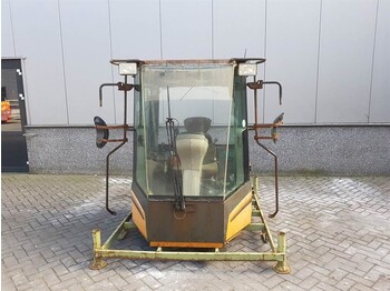الكابينة والداخلية CASE