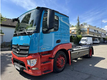 شاحنة جرار MERCEDES-BENZ Actros 1843