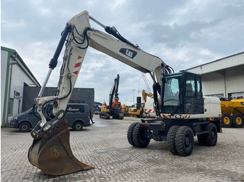 حفارة على عجلات CATERPILLAR M318D
