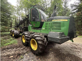 شاحنات نقل الأخشاب في الغابات JOHN DEERE