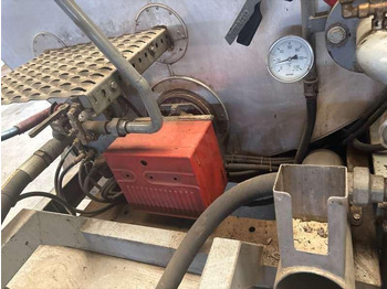 موزع الأسفلت Mercedes 410 A EMULSION + TREMI GRAVILLON: صور 5 موزع الأسفلت Mercedes 410 A EMULSION + TREMI GRAVILLON: صور 5