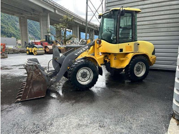 لودر مفصلي صغير Volvo L30Z: صور 5