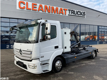 شاحنة ذات الخطاف MERCEDES-BENZ Atego 818