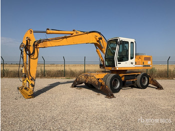 حفارة على عجلات LIEBHERR A 902