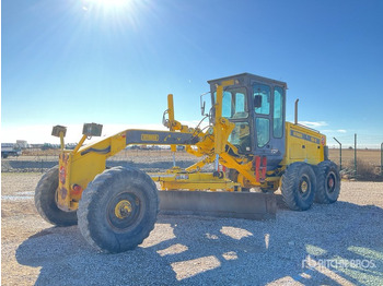 آلة تسوية الأرض