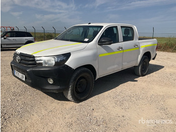 شاحنة البيك أب TOYOTA Hilux