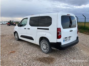 حافلة صغيرة, ميكروباص 2022 Toyota Proace City Verso 5 Passenger Van: صور 3